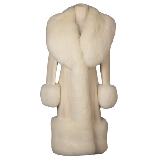 Kelly Clarkson White Furr Coat