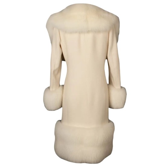 Kelly Clarkson White Furr Coat