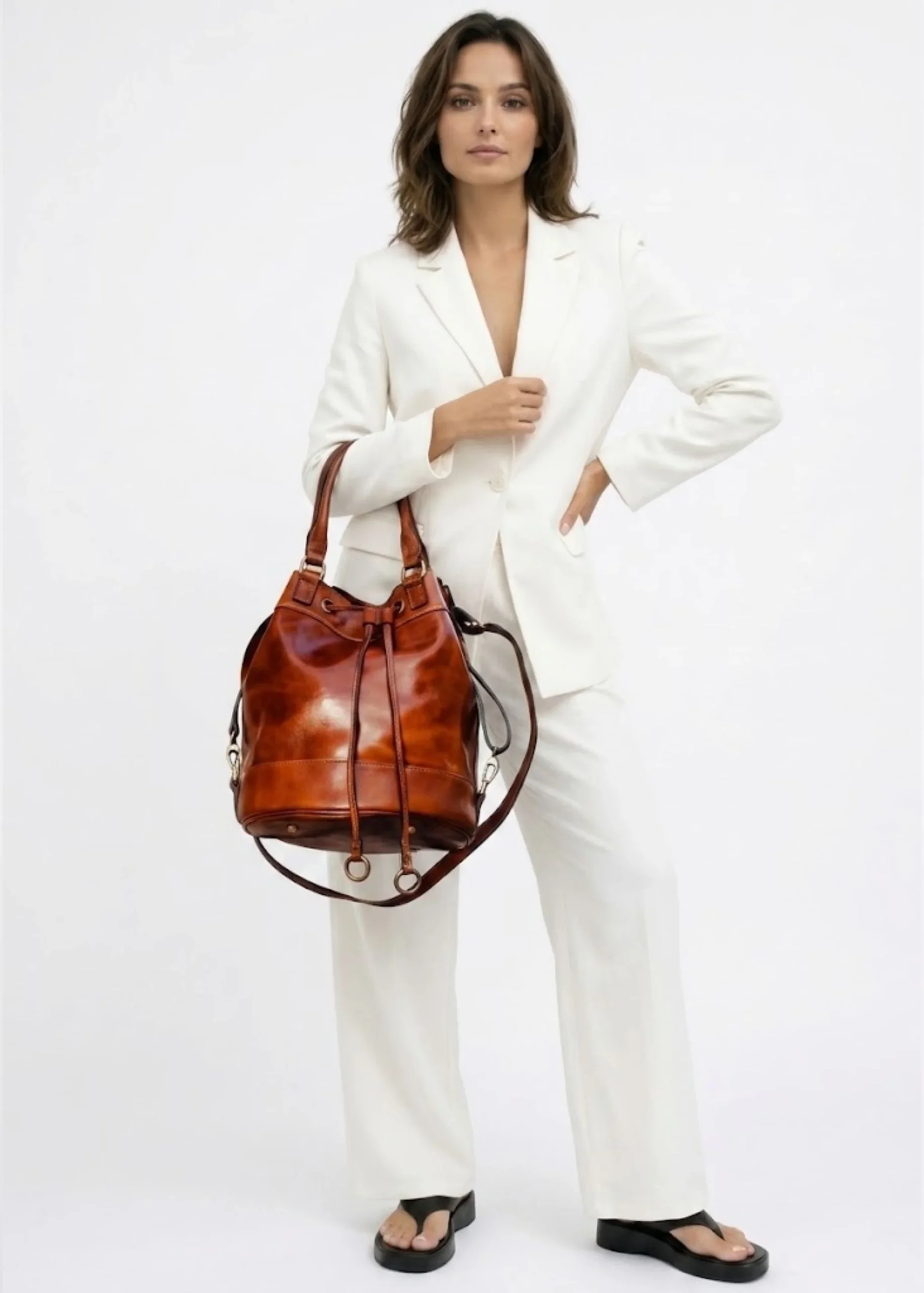 vintage-cognac-leather-bucket-bag.webp